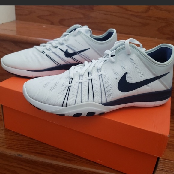Nike Shoes - ⭐️White Nike Free TR6